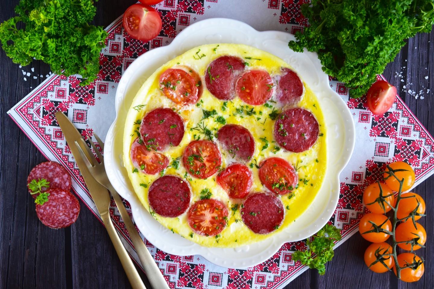 Яичница с помидорами и колбасой на сковороде рецепт с фото