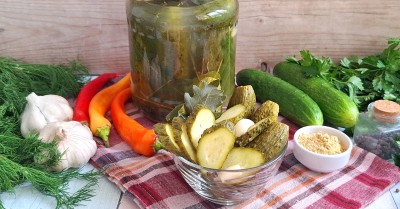 Малосольные огурцы с горчицей  хрустящий вкус лета
