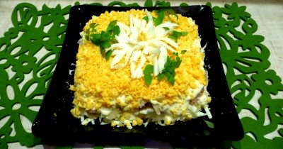  Салат Хризантема с плавленым сыром тунцом и яблоками - пошаговый рецепт приготовления с фото  