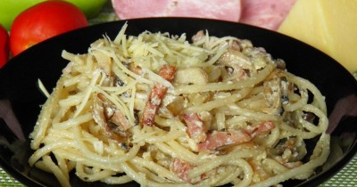 Карбонара с ветчиной шампиньонами и обычным сыром