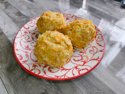 Тефтели из отварного риса и курицы на пару