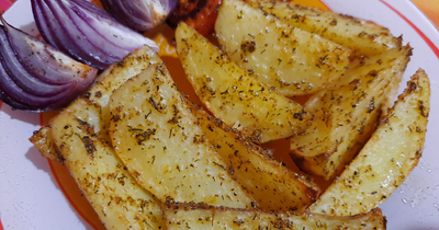 Картофель по-деревенски с морковью луком и медом