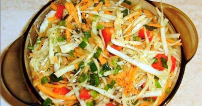  Сырой капустный салат с яблоками морковью и зеленым луком - пошаговый рецепт приготовления с фото  