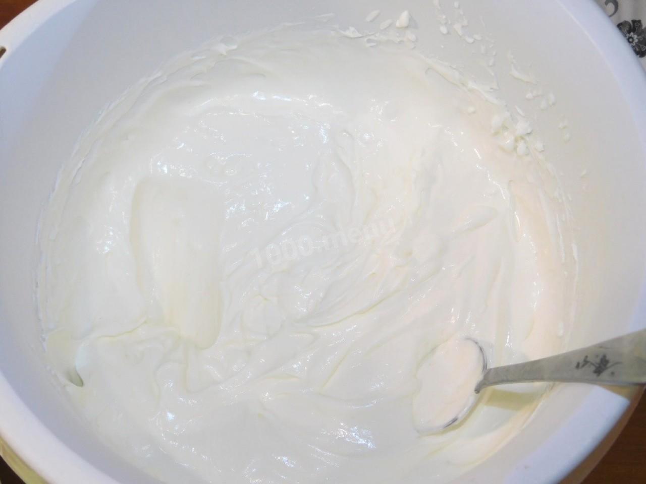 Как сделать масло из домашней сметаны. Сметанный крем. Крем из сметаны и сахара. Загуститель для крема из сметаны. Приготовление сметанного крема.