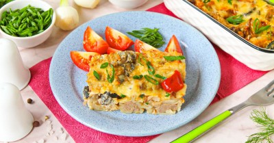 Запеканка с пельменями и грибным сливочным соусом