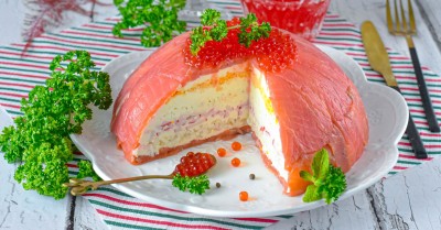 Закусочный торт с красной рыбой