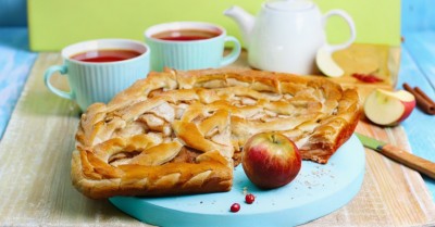 Яблочный пирог на противне на дрожжах постный
