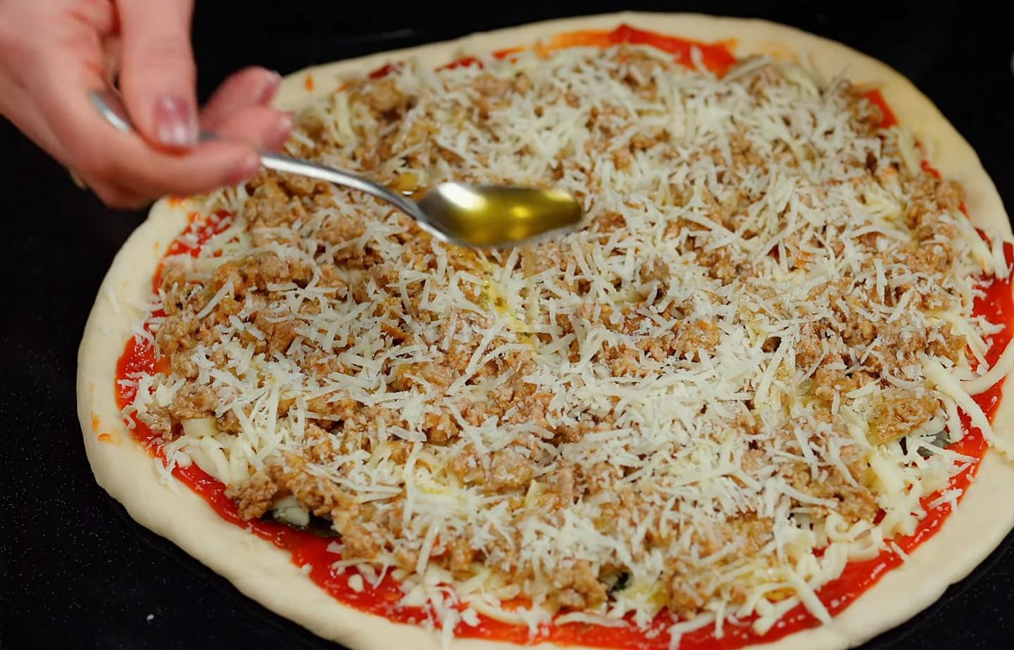 турецкая пицца с фаршем и помидорами в духовке фото 10