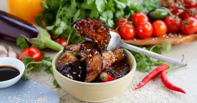 Баклажаны жареные в крахмале хрустящие в кисло-сладком соусе