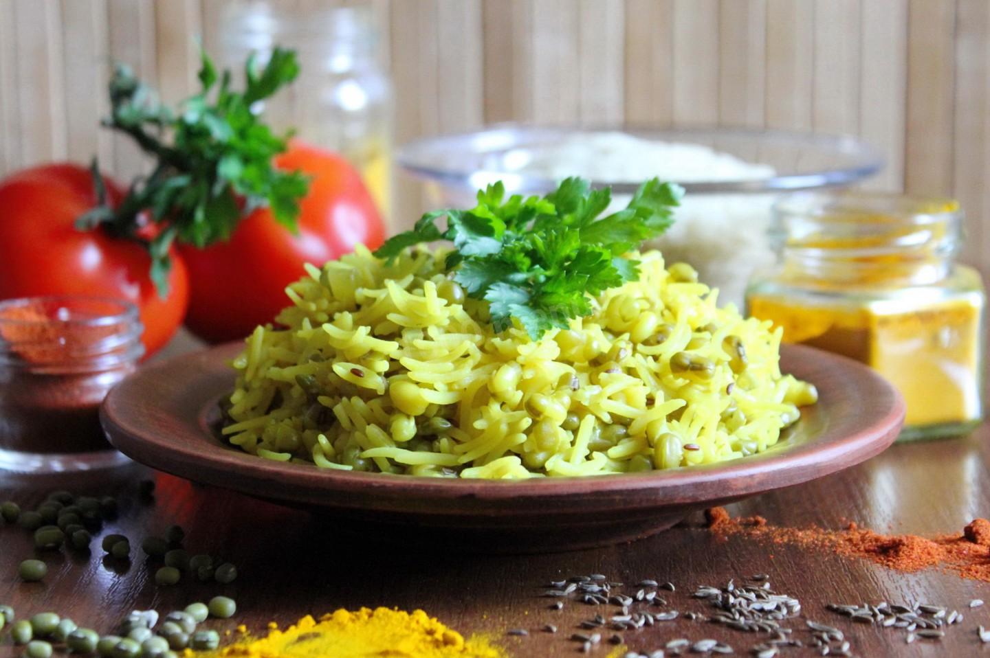Кичари рецепт. Каша Кичари. Индийская кухня Кичари. Плов Кичари. Кичари маш с рисом.