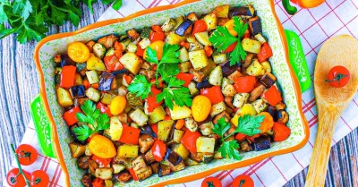 Овощное рагу с картошкой в духовке