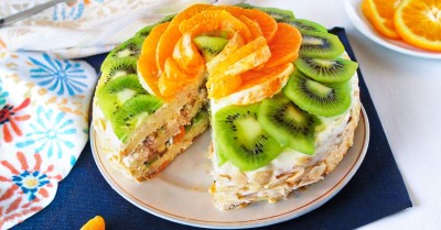 Торт бисквитный с фруктами