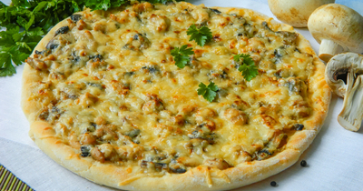 Пицца с курицей и шампиньонами