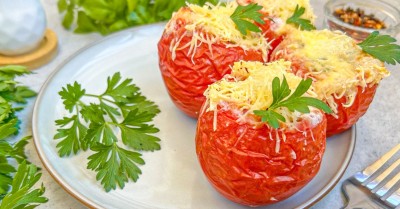 Помидоры фаршированные курицей и сыром в духовке