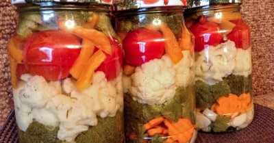 Ассорти на зиму с капустой огурцами и помидорами