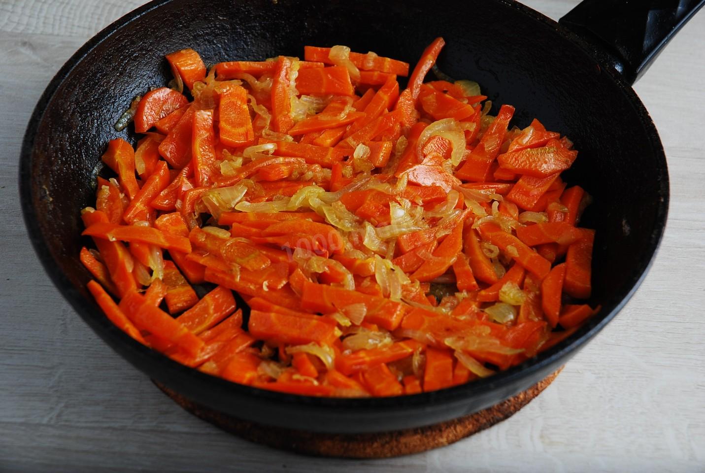 Морковь сметана курица. Лук и морковь. Морковь со сметаной. Мясо с луком и морковью как называется. Заправка (лук, морковь).