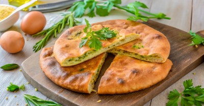 Осетинский пирог с черемшой и сыром