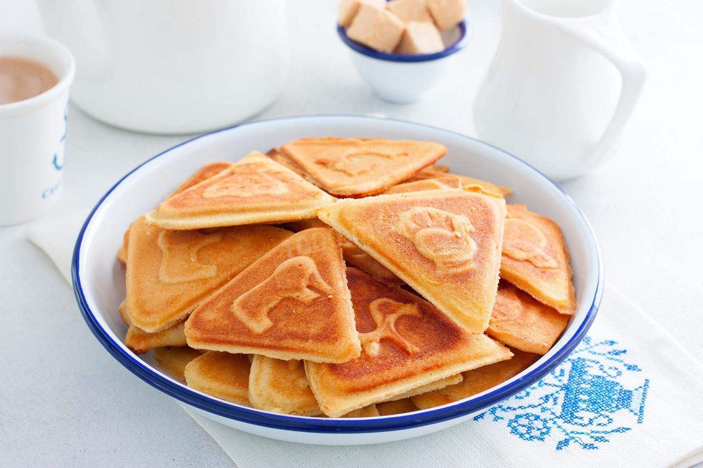 Рецепт печенья домашнего треугольники. Печенье треугольники. Печенье треугольной формы. Печенье треугольники в форме. Сковорода для печенья треугольники.