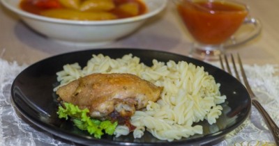 Курица кусочками запеченная в майонезе