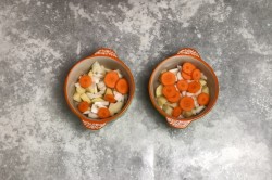 овощное рагу с кабачками и картошкой в горшочках в духовке рецепт с фото. ovoschnoe ragu v gorshochkax v. овощное рагу с кабачками и картошкой в горшочках в духовке рецепт с фото фото. овощное рагу с кабачками и картошкой в горшочках в духовке рецепт с фото-ovoschnoe ragu v gorshochkax v. картинка овощное рагу с кабачками и картошкой в горшочках в духовке рецепт с фото. картинка ovoschnoe ragu v gorshochkax v. Овощное рагу с кабачками и картошкой – один самых выигрышных вариантов для обеда. Готовить его легко и выглядит блюдо достойно. Ну а вкус зависит от того, как приготовите. Поэтому, мы подготовили для вас самые удачные рецепты с пошаговым оформлением, чтобы наверняка получилось вкусно, сытно и полезно.