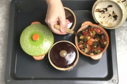 овощное рагу с кабачками и картошкой в горшочках в духовке рецепт с фото. ovoschnoe ragu v gorshochkax v. овощное рагу с кабачками и картошкой в горшочках в духовке рецепт с фото фото. овощное рагу с кабачками и картошкой в горшочках в духовке рецепт с фото-ovoschnoe ragu v gorshochkax v. картинка овощное рагу с кабачками и картошкой в горшочках в духовке рецепт с фото. картинка ovoschnoe ragu v gorshochkax v. Овощное рагу с кабачками и картошкой – один самых выигрышных вариантов для обеда. Готовить его легко и выглядит блюдо достойно. Ну а вкус зависит от того, как приготовите. Поэтому, мы подготовили для вас самые удачные рецепты с пошаговым оформлением, чтобы наверняка получилось вкусно, сытно и полезно.