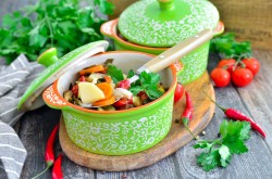 овощное рагу с кабачками и картошкой в горшочках в духовке рецепт с фото. ovoschnoe ragu v gorshochkax v. овощное рагу с кабачками и картошкой в горшочках в духовке рецепт с фото фото. овощное рагу с кабачками и картошкой в горшочках в духовке рецепт с фото-ovoschnoe ragu v gorshochkax v. картинка овощное рагу с кабачками и картошкой в горшочках в духовке рецепт с фото. картинка ovoschnoe ragu v gorshochkax v. Овощное рагу с кабачками и картошкой – один самых выигрышных вариантов для обеда. Готовить его легко и выглядит блюдо достойно. Ну а вкус зависит от того, как приготовите. Поэтому, мы подготовили для вас самые удачные рецепты с пошаговым оформлением, чтобы наверняка получилось вкусно, сытно и полезно.