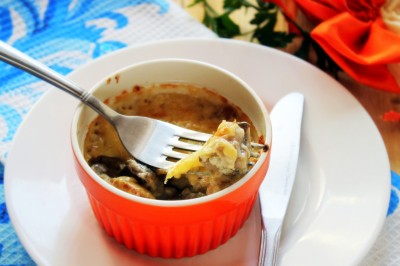 Курино-грибной жульен в духовке со сливками