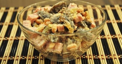 Салат консервированная фасоль майонез лук грибы ветчина