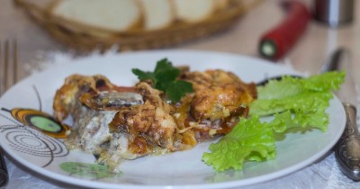 Мясо в духовке с томатами грибами соусом