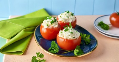 Помидоры фаршированные творогом и чесноком