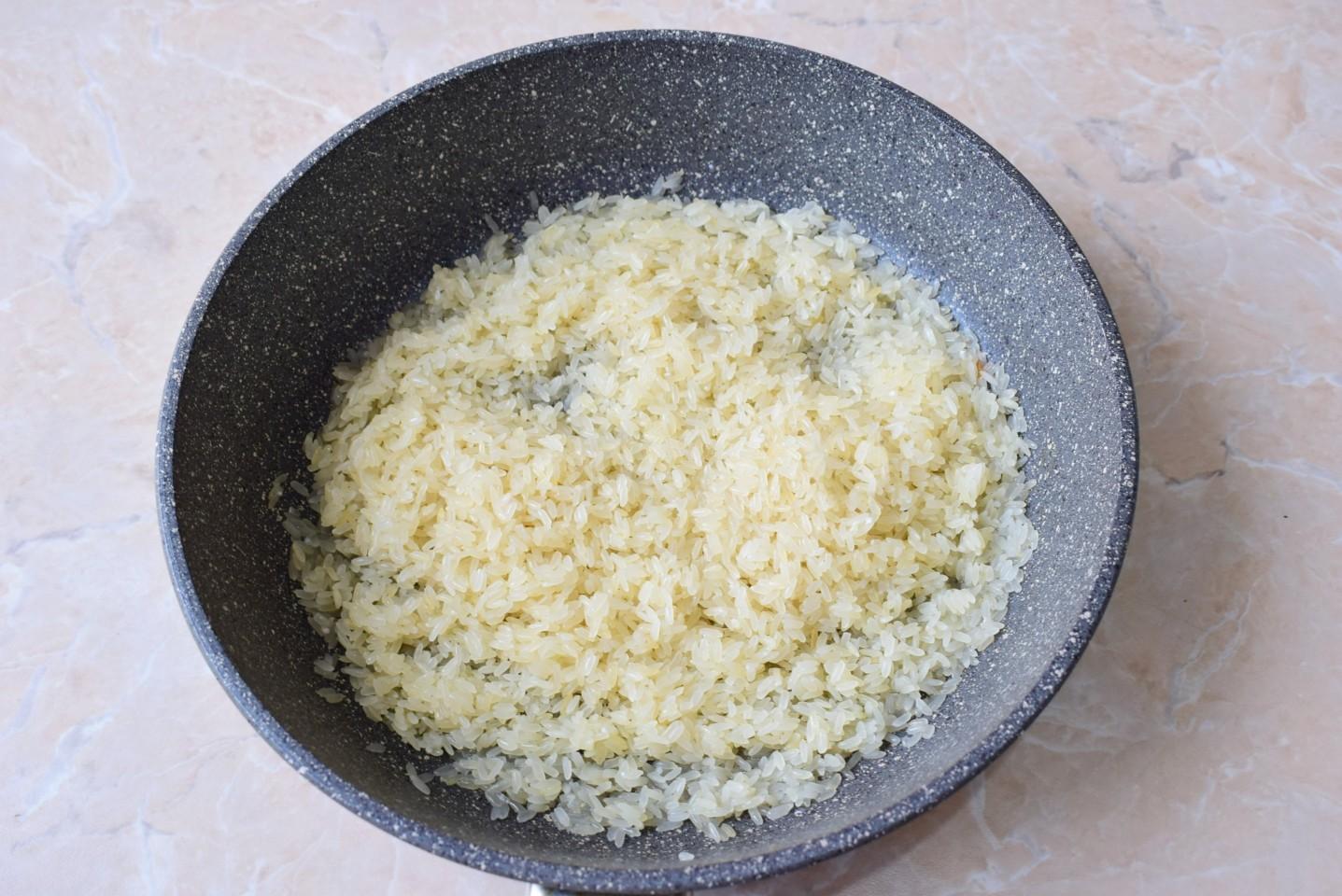 Круглый рис это какой. Рис с маслом. Тесто на гарнир. Рис со сливочным маслом. Рис с маслом Казахстан.