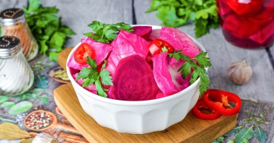 Маринованная капуста со свеклой быстрого приготовления