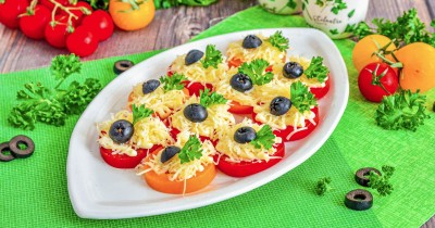 Помидоры с чесноком и майонезом