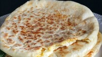 Коржики грузинські на мацоні з сиром сулугуні