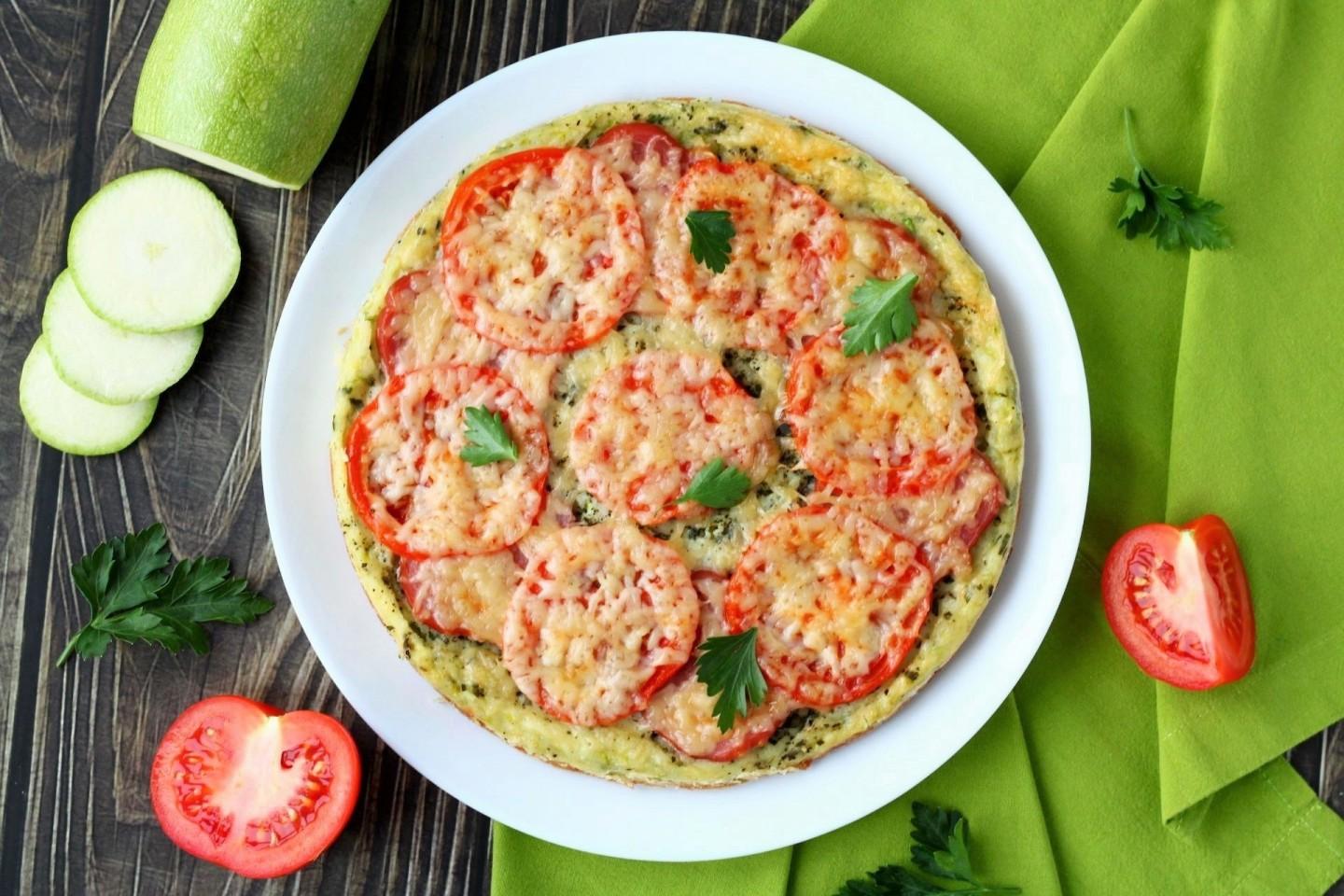 пицца из кабачков в духовке с колбасой и сыром и помидорами рецепты фото 16
