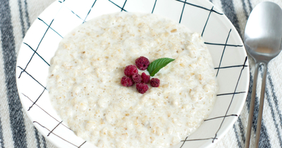 Молочная овсяная каша с сахаром