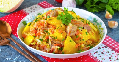 Бигус из свежей капусты с мясом и картошкой