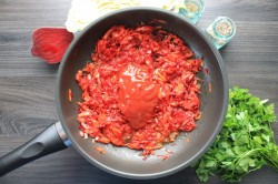 обычный борщ с курицей рецепт. borsch klassicheskii s kuricei 1635745555 6 min. обычный борщ с курицей рецепт фото. обычный борщ с курицей рецепт-borsch klassicheskii s kuricei 1635745555 6 min. картинка обычный борщ с курицей рецепт. картинка borsch klassicheskii s kuricei 1635745555 6 min. Борщ еще с древних времен является одним из самых любимых первых блюд среди славянских народов. Когда-то борщом называли обычную похлебку из борщевика. А позже готовили на свекольном квасе.