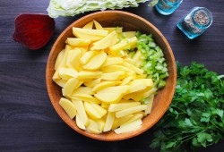 обычный борщ с курицей рецепт. borsch klassicheskii s kuricei 1635745557 8 min. обычный борщ с курицей рецепт фото. обычный борщ с курицей рецепт-borsch klassicheskii s kuricei 1635745557 8 min. картинка обычный борщ с курицей рецепт. картинка borsch klassicheskii s kuricei 1635745557 8 min. Борщ еще с древних времен является одним из самых любимых первых блюд среди славянских народов. Когда-то борщом называли обычную похлебку из борщевика. А позже готовили на свекольном квасе.