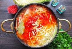 обычный борщ с курицей рецепт. borsch klassicheskii s kuricei 1635745559 11 min. обычный борщ с курицей рецепт фото. обычный борщ с курицей рецепт-borsch klassicheskii s kuricei 1635745559 11 min. картинка обычный борщ с курицей рецепт. картинка borsch klassicheskii s kuricei 1635745559 11 min. Борщ еще с древних времен является одним из самых любимых первых блюд среди славянских народов. Когда-то борщом называли обычную похлебку из борщевика. А позже готовили на свекольном квасе.