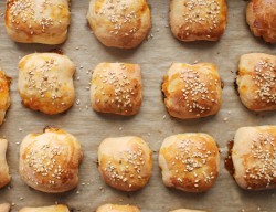 Пирожки по министерски рецепт. mini pirojki drojjevye v. Пирожки по министерски рецепт фото. Пирожки по министерски рецепт-mini pirojki drojjevye v. картинка Пирожки по министерски рецепт. картинка mini pirojki drojjevye v. Вкусные, мягкие, пышные, нравятся детям и взрослым! Начинку для этих пирожков можно приготовить абсолютно любую по вашему вкусу. Тесто универсальное, поэтому даже с джемом или вареньем пирожки получаются невероятными! Если у вас уже готовая начинка, то время приготовления уменьшится вдвое.