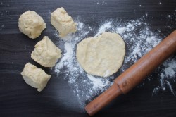Пирожки по министерски рецепт. mini pirojki drojjevye v. Пирожки по министерски рецепт фото. Пирожки по министерски рецепт-mini pirojki drojjevye v. картинка Пирожки по министерски рецепт. картинка mini pirojki drojjevye v. Вкусные, мягкие, пышные, нравятся детям и взрослым! Начинку для этих пирожков можно приготовить абсолютно любую по вашему вкусу. Тесто универсальное, поэтому даже с джемом или вареньем пирожки получаются невероятными! Если у вас уже готовая начинка, то время приготовления уменьшится вдвое.