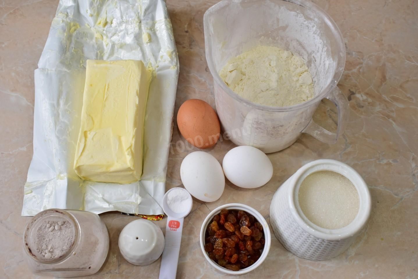 Кексы без молока и кефира. Масло сливочное яйца мука Изюм. Рецепты кексов без сливочного масла и без кефира. Как сделать кексы без молока и кефира.