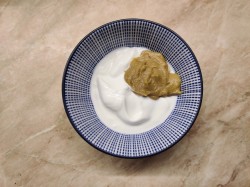 соус со сметаной и горчицей рецепт. smetanno gorchichnyi sous 1593068246 2 min. соус со сметаной и горчицей рецепт фото. соус со сметаной и горчицей рецепт-smetanno gorchichnyi sous 1593068246 2 min. картинка соус со сметаной и горчицей рецепт. картинка smetanno gorchichnyi sous 1593068246 2 min. Если вы любите необычные, пикантные вкусы, а банальному кетчупу и химическому майонезу нет места на вашем столе, то попробуйте приготовить домашний сметано-горчичный соус. Он обладает богатым и многогранным вкусом и отличается от других заправок и подливок. Вам понравится!