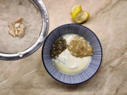 соус со сметаной и горчицей рецепт. smetanno gorchichnyi sous 1593068246 4 min. соус со сметаной и горчицей рецепт фото. соус со сметаной и горчицей рецепт-smetanno gorchichnyi sous 1593068246 4 min. картинка соус со сметаной и горчицей рецепт. картинка smetanno gorchichnyi sous 1593068246 4 min. Если вы любите необычные, пикантные вкусы, а банальному кетчупу и химическому майонезу нет места на вашем столе, то попробуйте приготовить домашний сметано-горчичный соус. Он обладает богатым и многогранным вкусом и отличается от других заправок и подливок. Вам понравится!