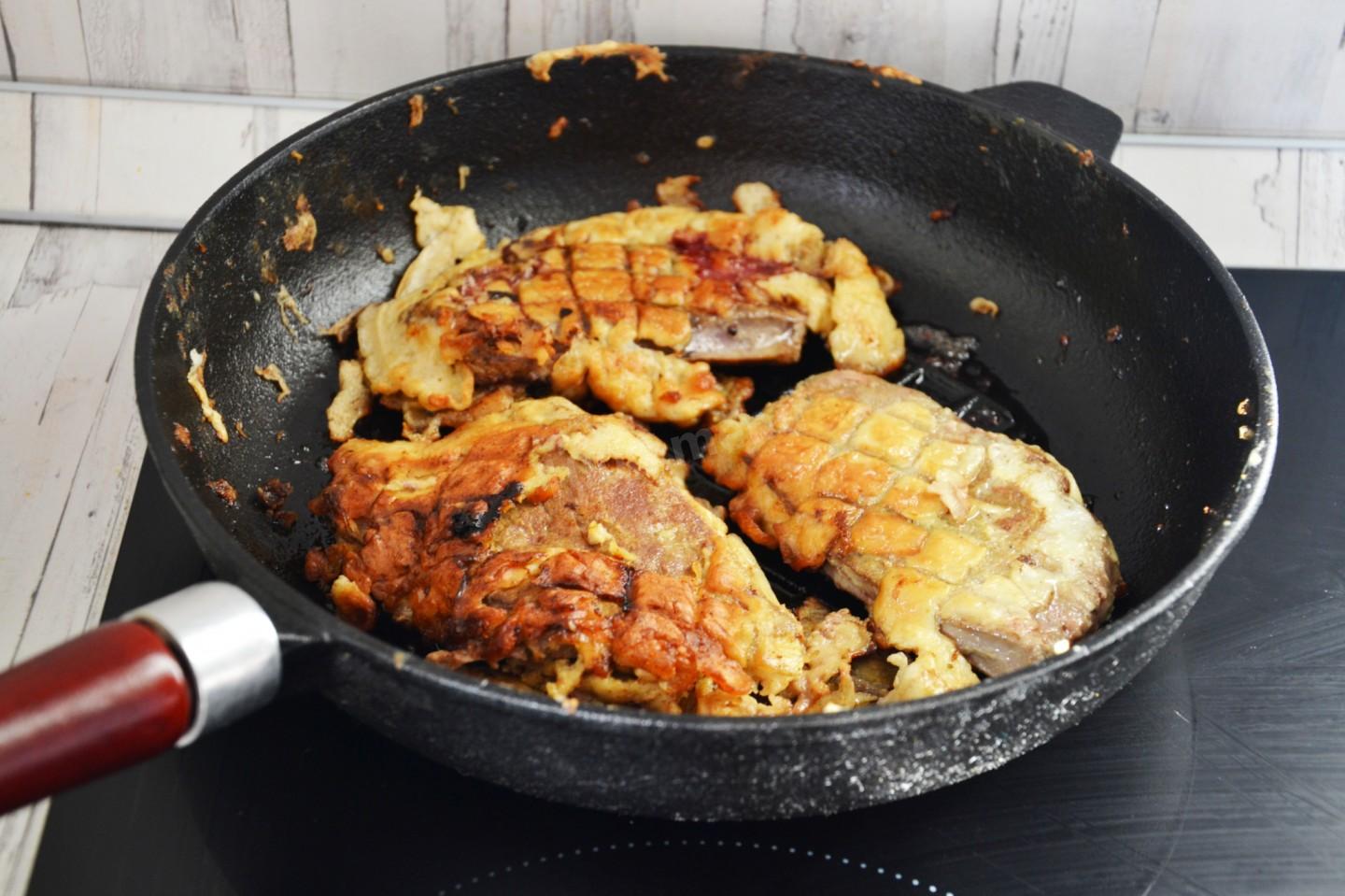 Печень говяжья в кляре жареная на сковороде рецепт с фото