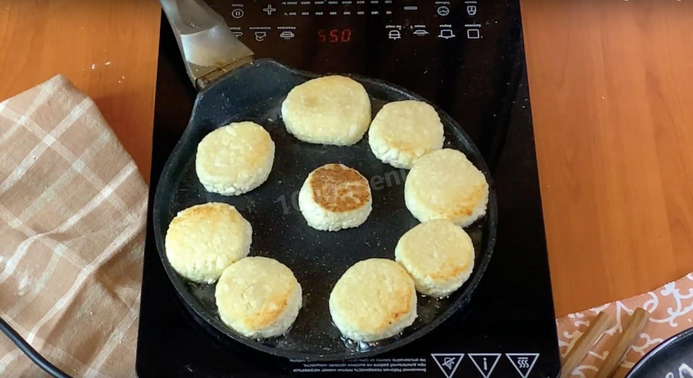 Как сделать сырники пышными на сковороде из творога пошаговый рецепт с фото