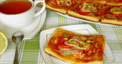 Квадратная пицца с перцем и сыром