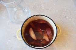 Компот из варенья яблоки. kompot iz varenya 1582267627 5 min. Компот из варенья яблоки фото. Компот из варенья яблоки-kompot iz varenya 1582267627 5 min. картинка Компот из варенья яблоки. картинка kompot iz varenya 1582267627 5 min. Вкусный напиток для любого времени года! Приготовить компот из варенья гораздо проще, чем вы думаете. Чтобы напиток получился вкусным, необходимо выполнить некоторые тонкости приготовления. О них я хочу вам рассказать. А дополнить такой компот можно свежими яблоками.