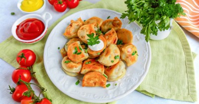 Замороженные пельмени на сковороде жареные